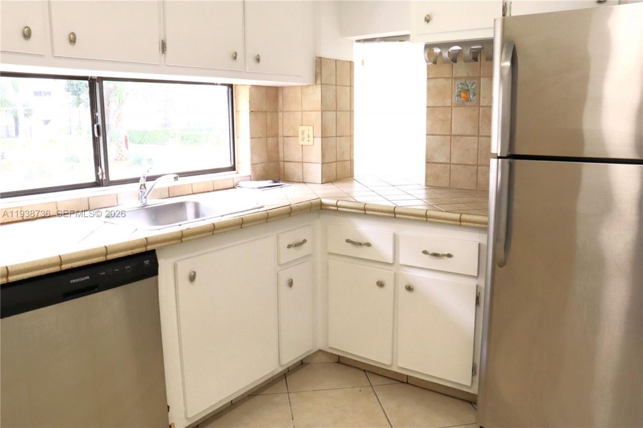 16919 N Bay Rd, Unit 118, Sunny Isles Beach, FL 33160 Photo