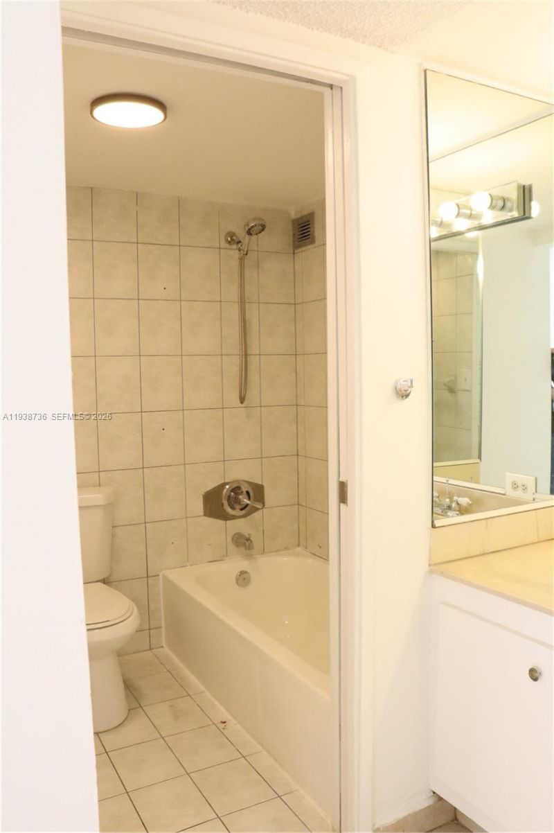 16919 N Bay Rd, Unit 118, Sunny Isles Beach, FL 33160 Photo