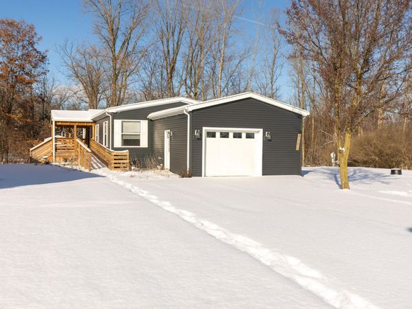 680 N Gallery Drive, Eaton Rapids, MI 48827