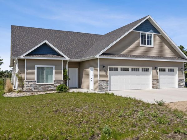 300 Pine Drive, Hankinson, ND 58041