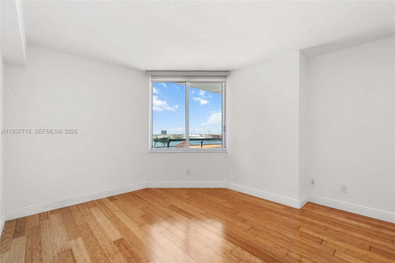 335 S Biscayne Blvd , Unit 908, Miami, FL 33131 Photo