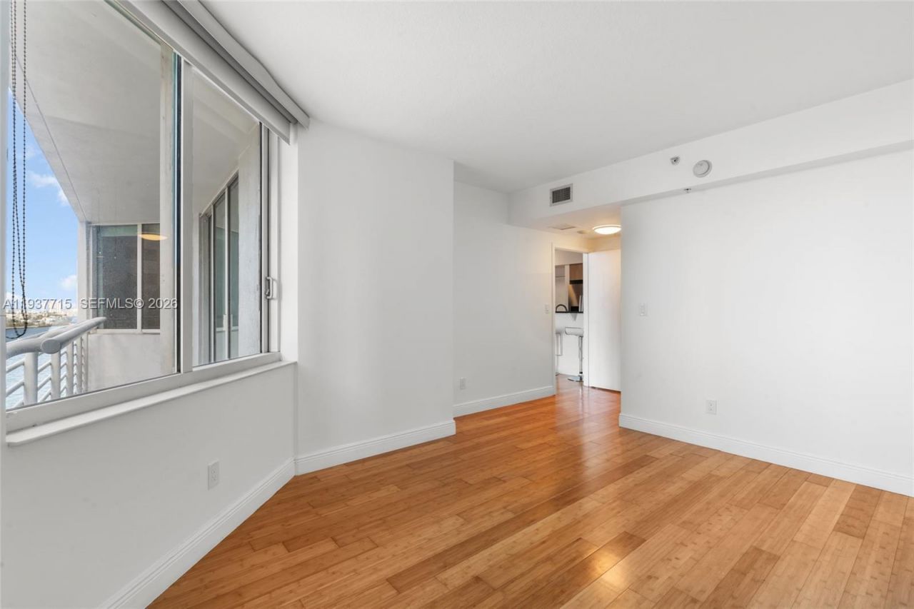 335 S Biscayne Blvd , Unit 908, Miami, FL 33131 Photo