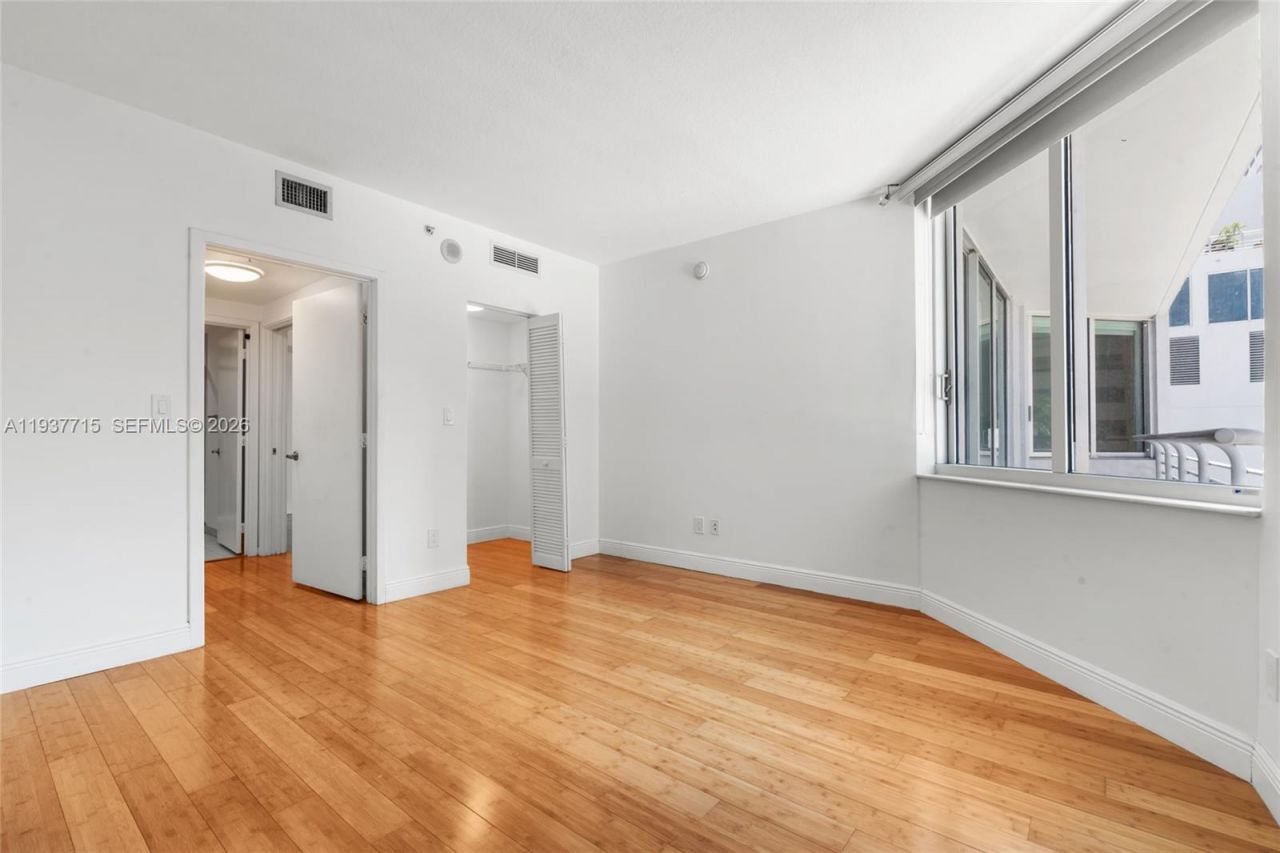 335 S Biscayne Blvd , Unit 908, Miami, FL 33131 Photo