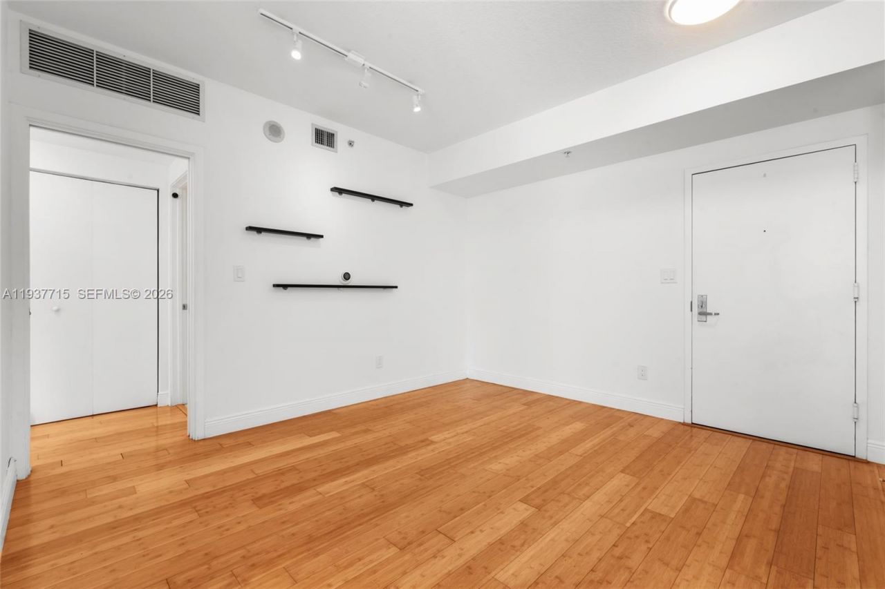 335 S Biscayne Blvd , Unit 908, Miami, FL 33131 Photo