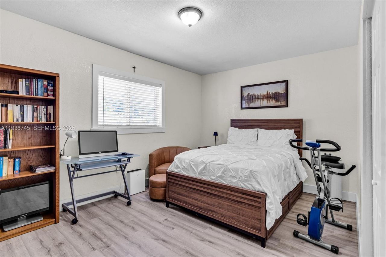 1522 NE 148th St , Miami, FL 33161 Photo