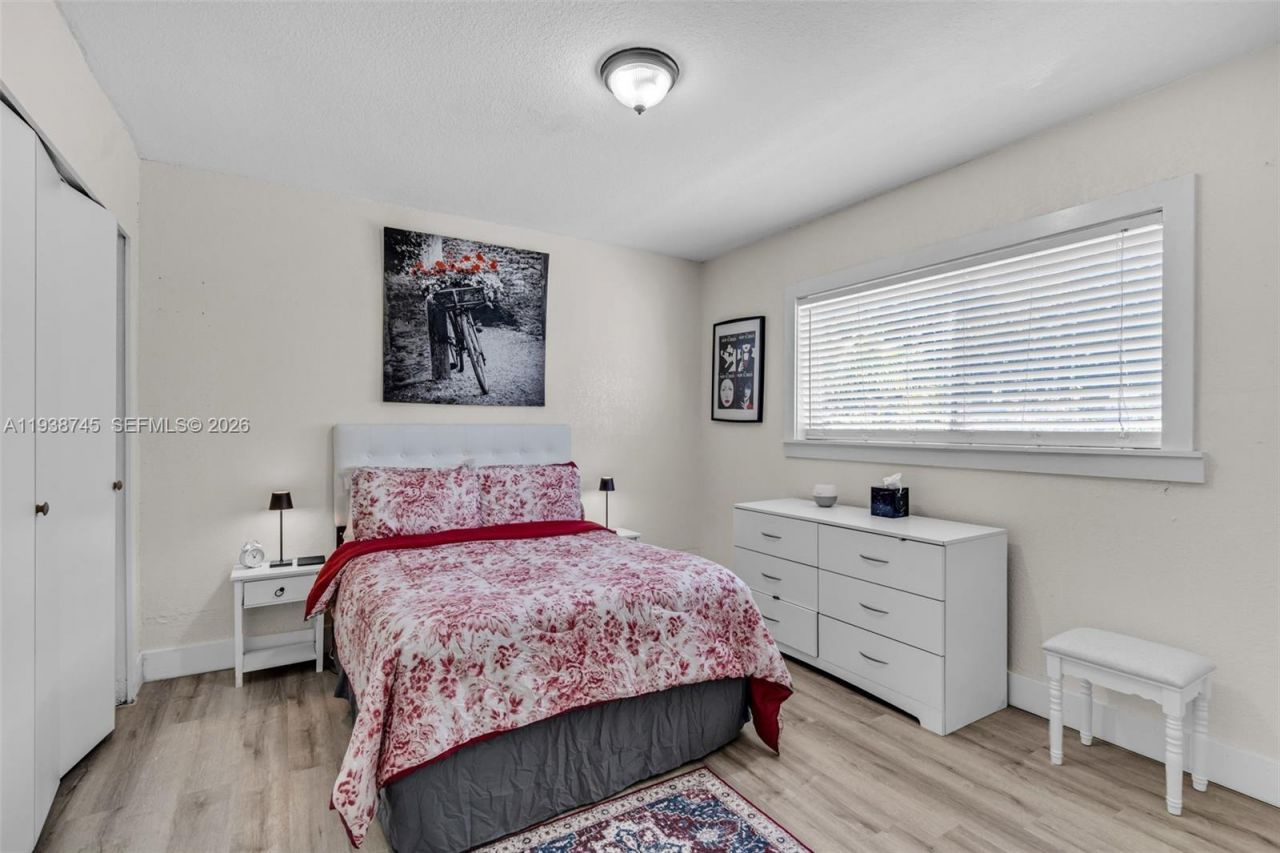 1522 NE 148th St , Miami, FL 33161 Photo