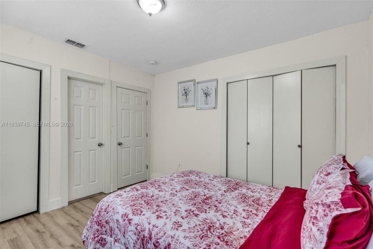 1522 NE 148th St, Miami, FL 33161 Photo