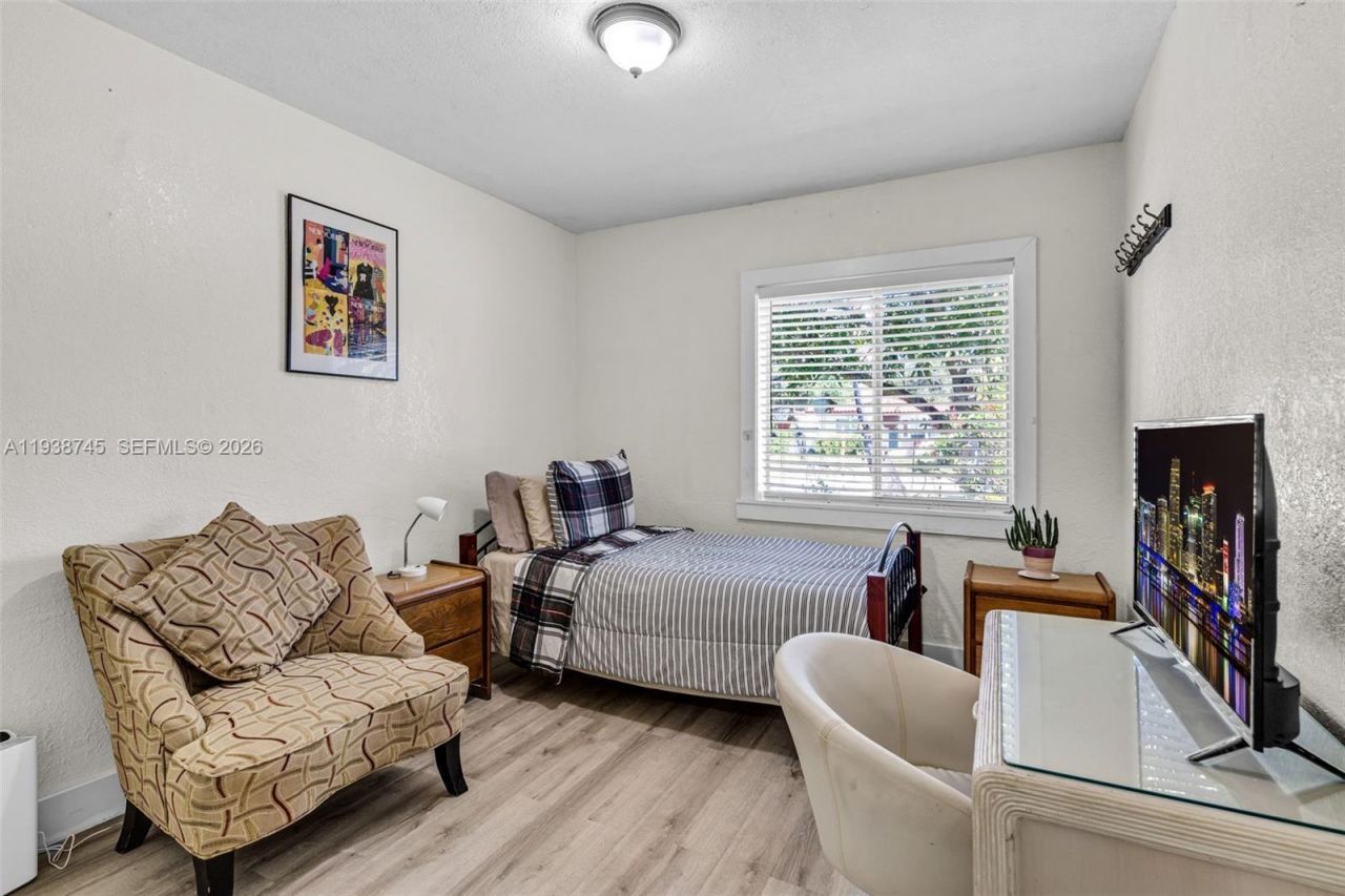 1522 NE 148th St , Miami, FL 33161 Photo