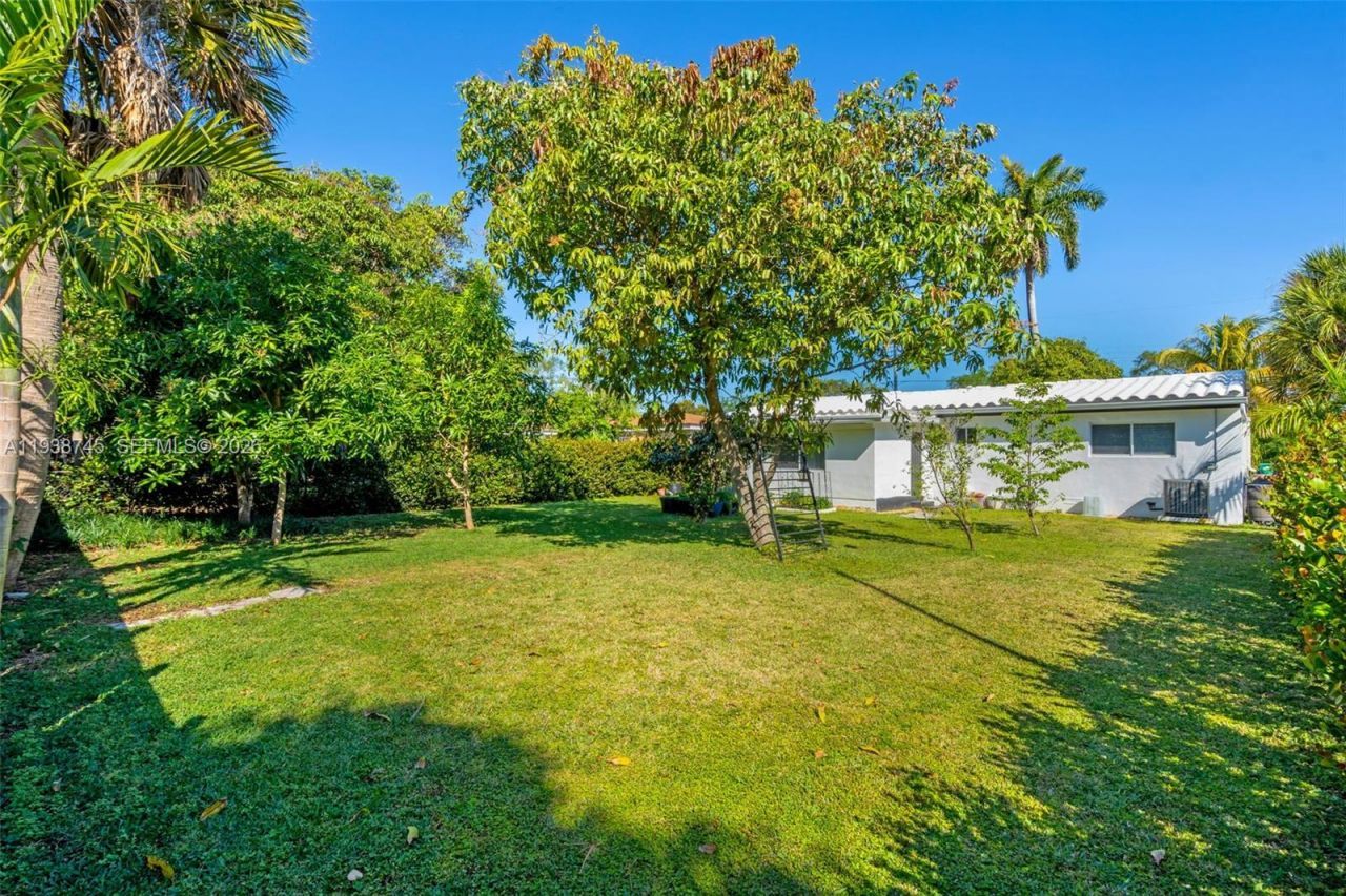 1522 NE 148th St, Miami, FL 33161 Photo