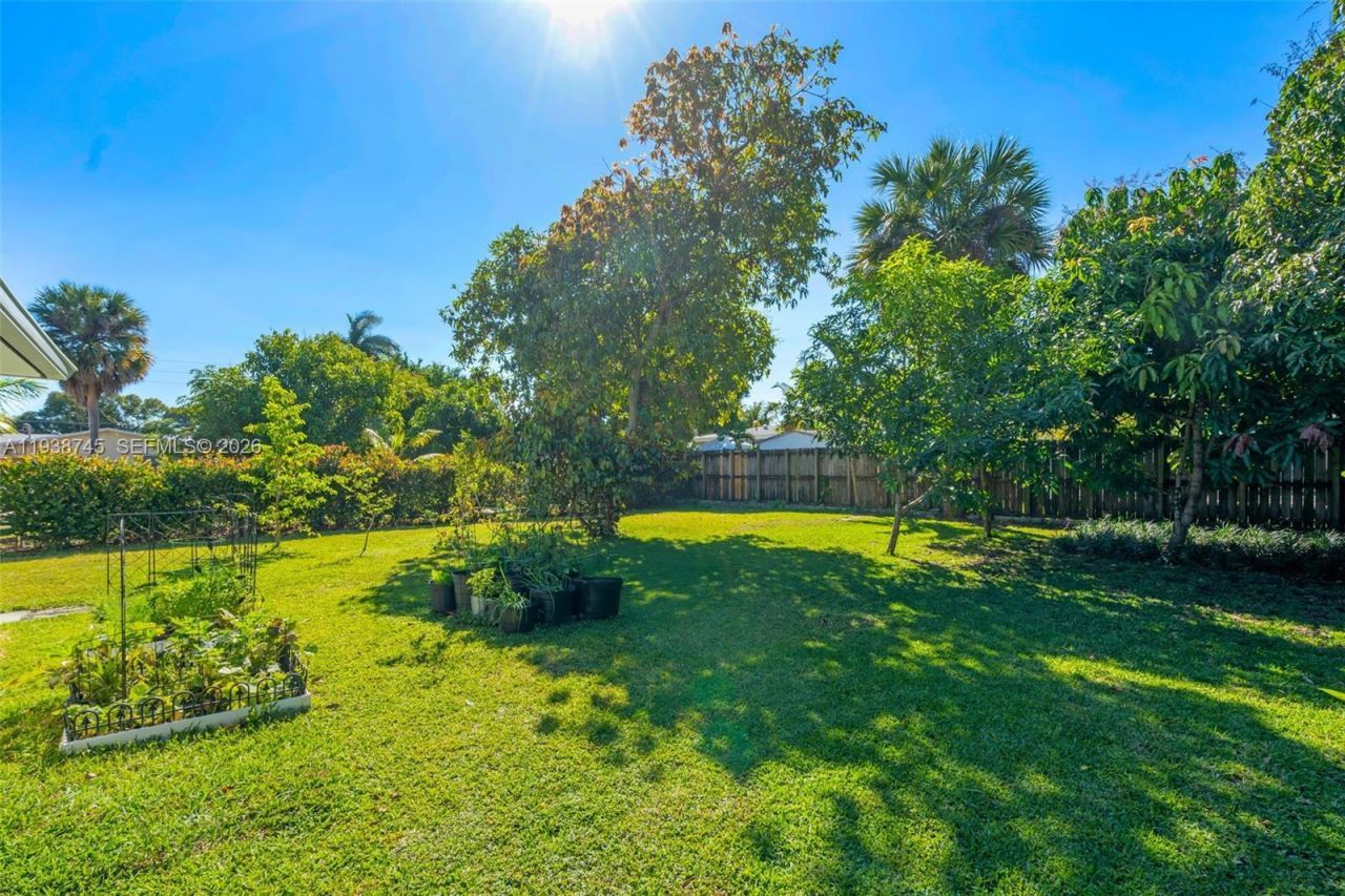 1522 NE 148th St , Miami, FL 33161 Photo