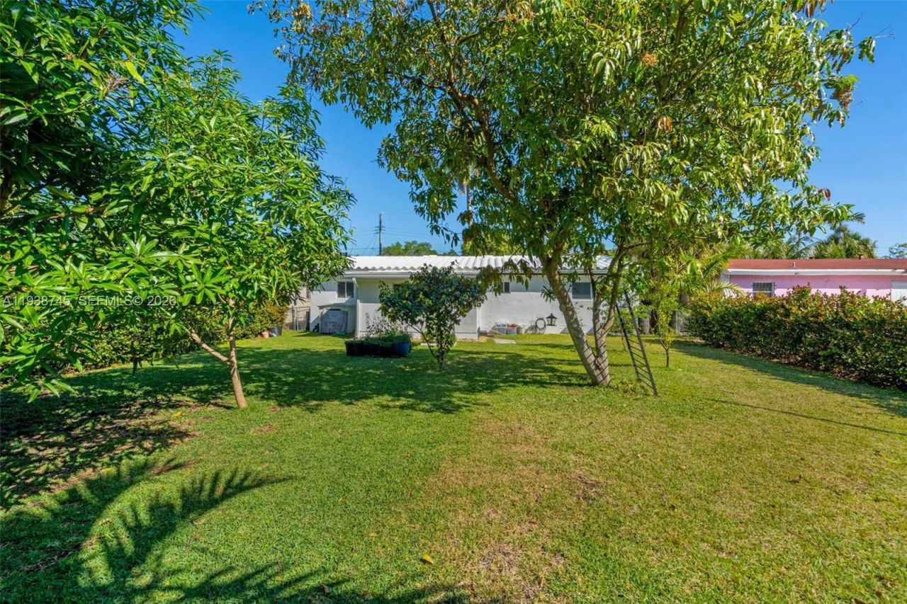 1522 NE 148th St, Miami, FL 33161 Photo