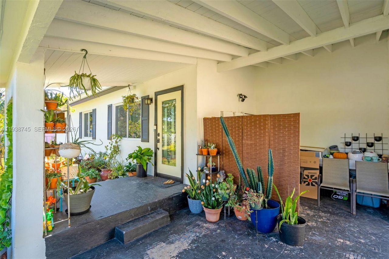 1522 NE 148th St, Miami, FL 33161 Photo