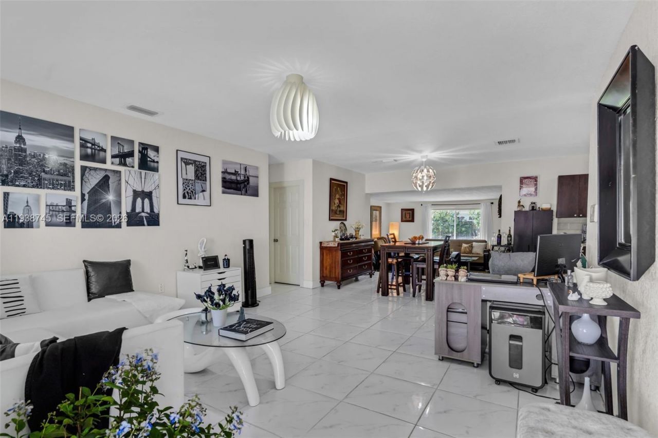 1522 NE 148th St , Miami, FL 33161 Photo