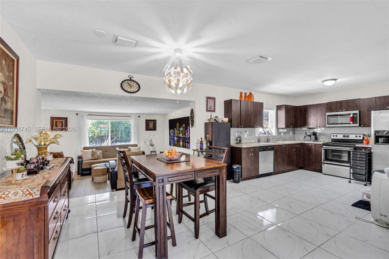 1522 NE 148th St , Miami, FL 33161 Photo