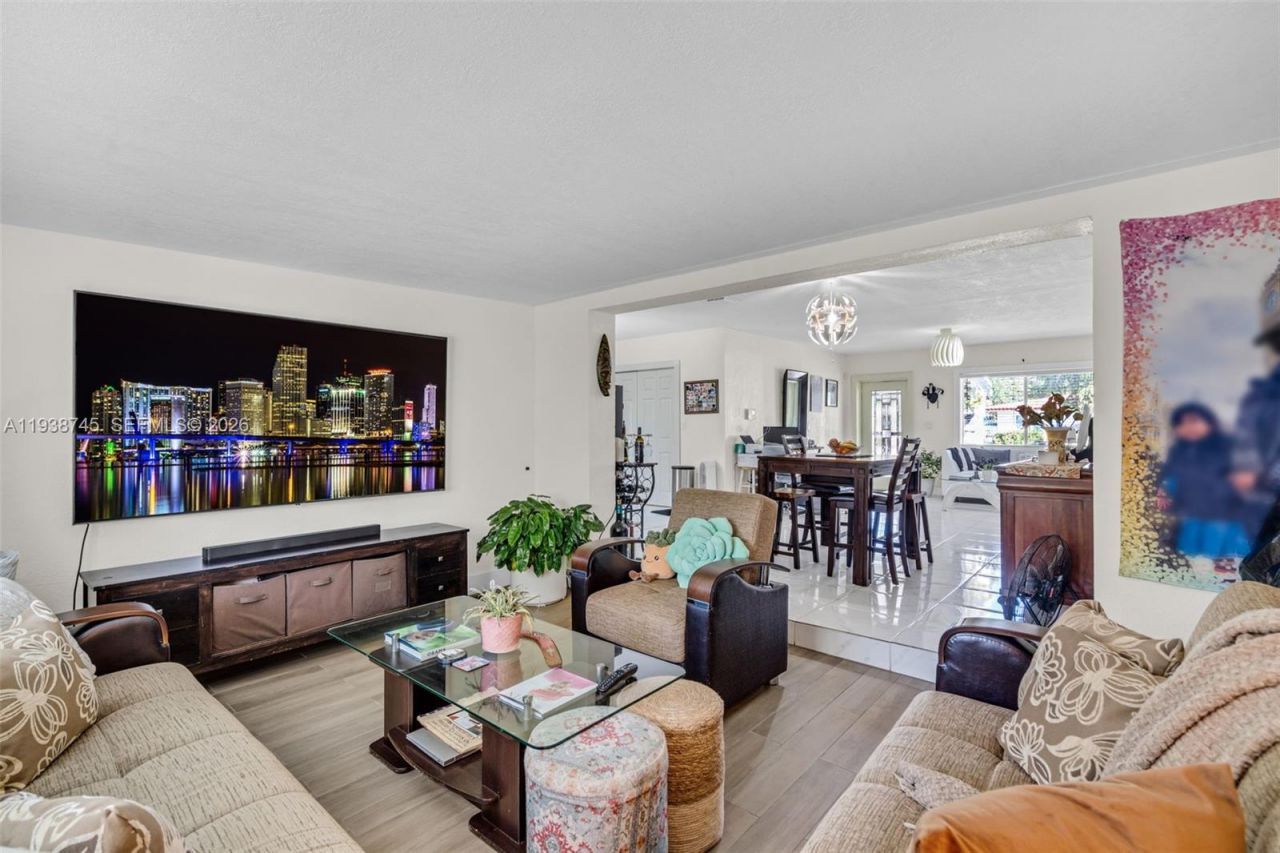 1522 NE 148th St, Miami, FL 33161 Photo