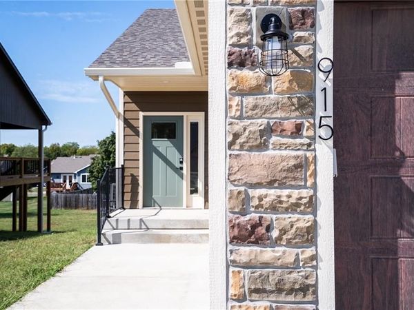 915 Eagle Ridge Drive, Baldwin City, KS 66006