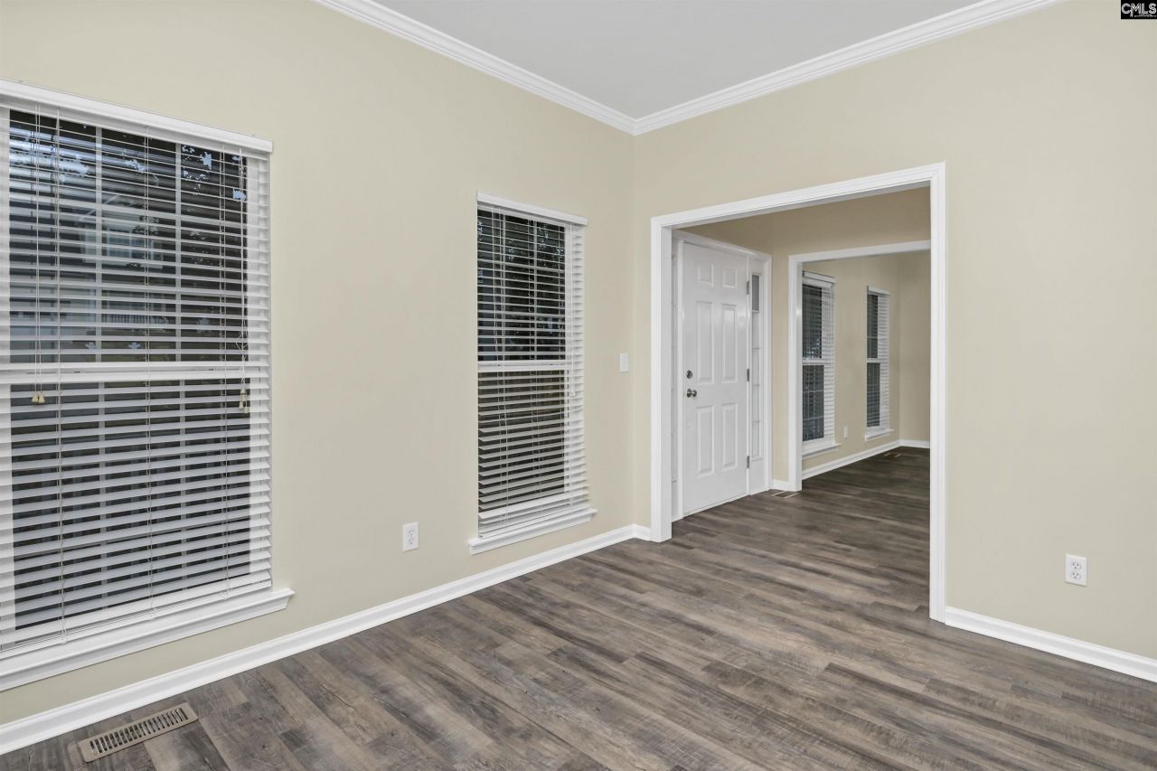 10 Maple Tree Court Photo 4