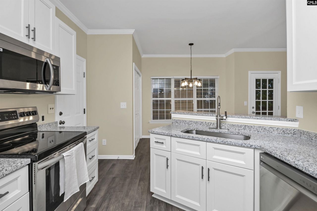 10 Maple Tree Court Photo 6