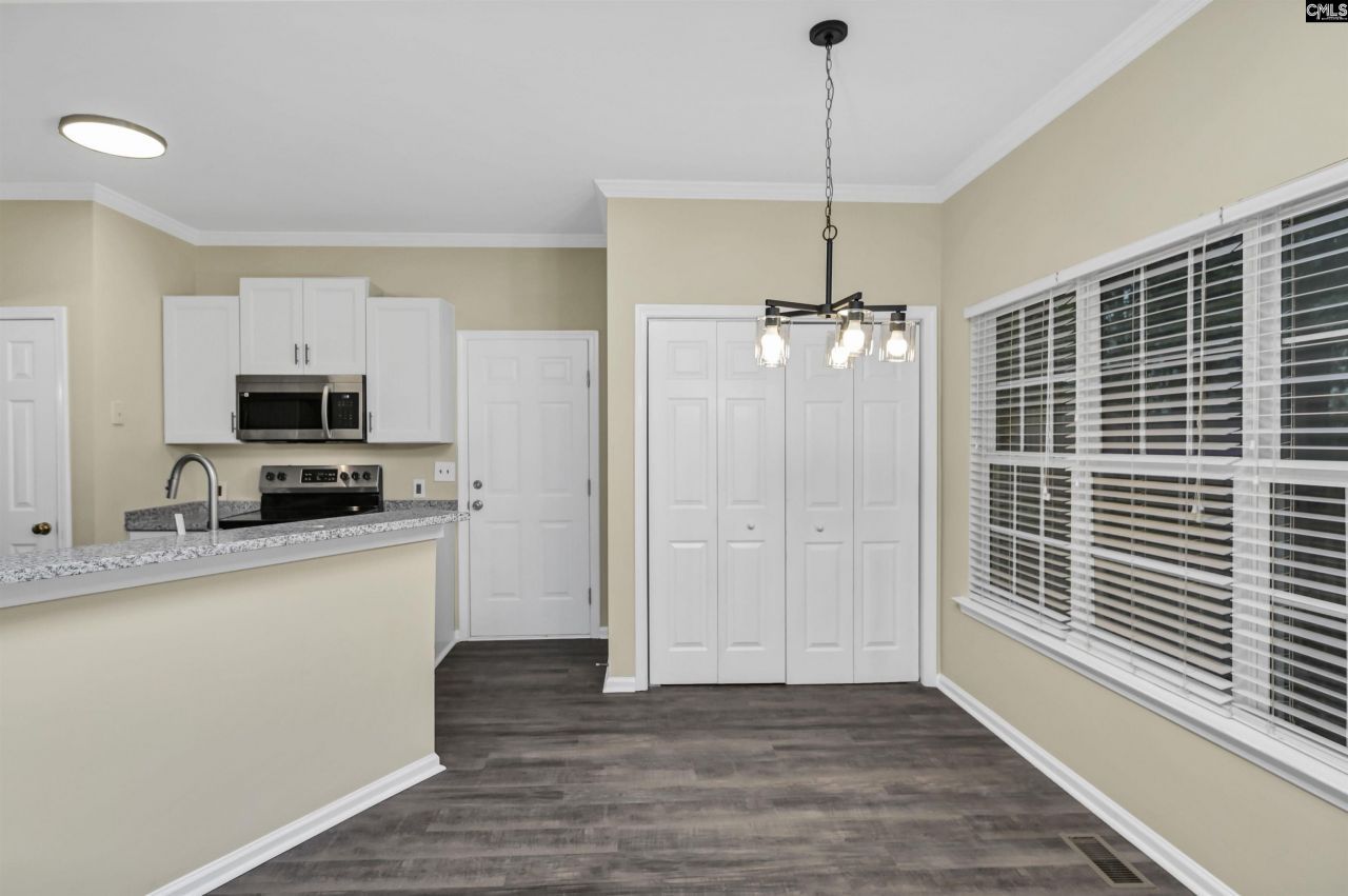 10 Maple Tree Court Photo 9