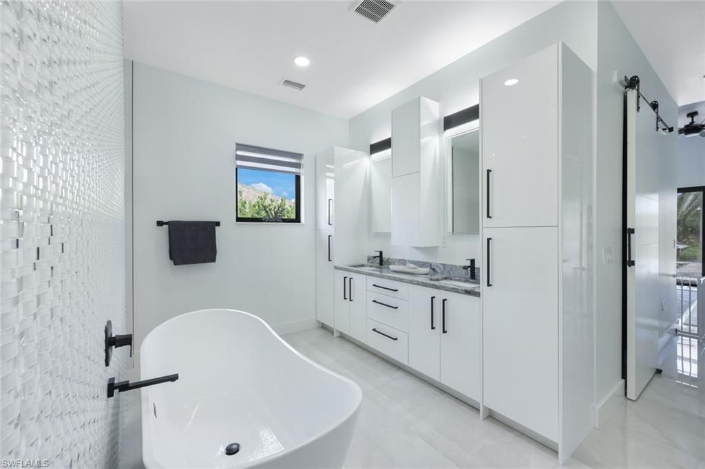 215 SE 28th Ter, Cape Coral, FL 33904 Photo
