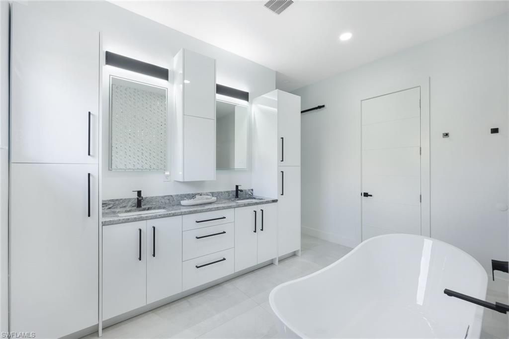 215 SE 28th Ter, Cape Coral, FL 33904 Photo