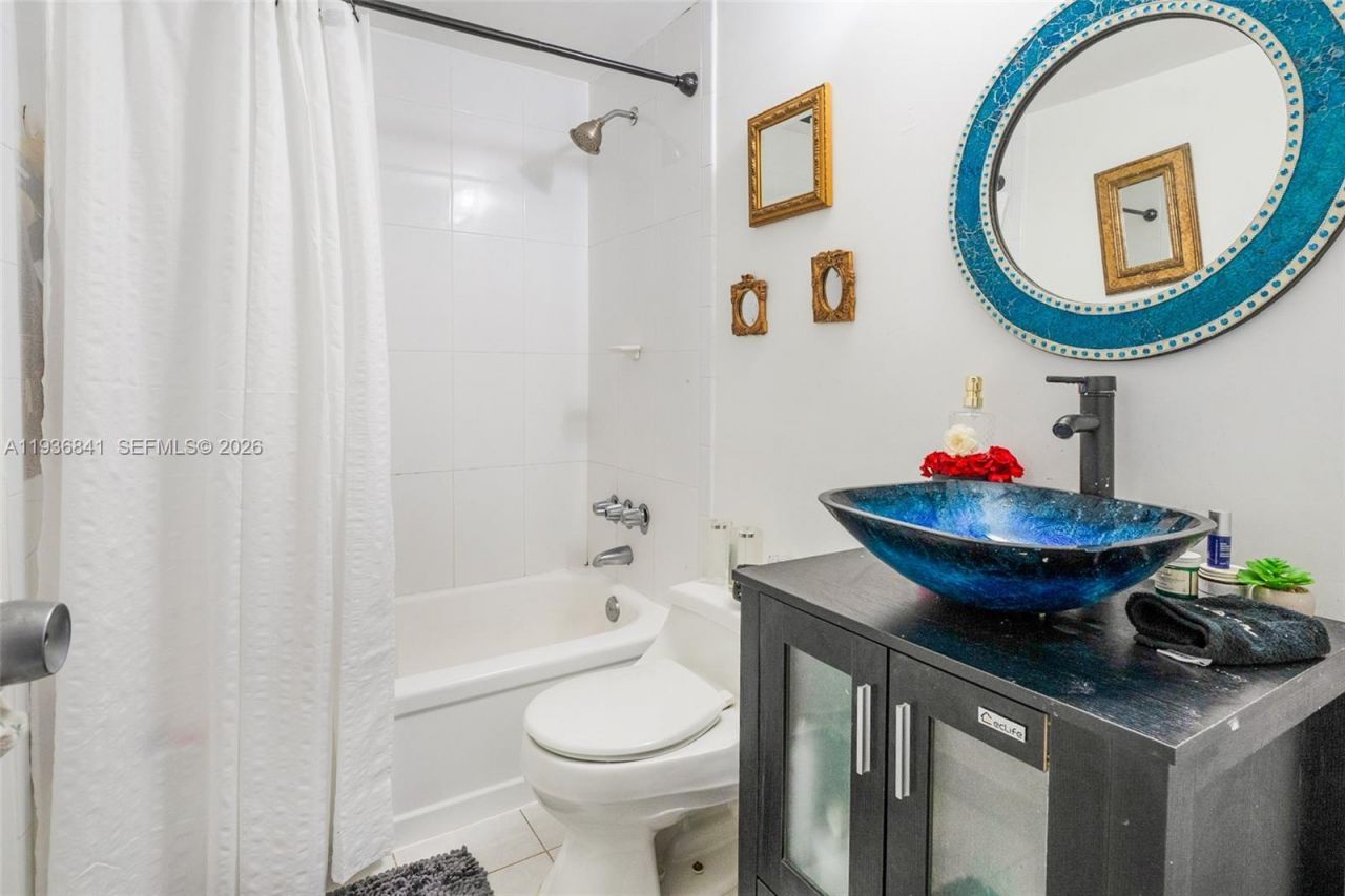 1865 79th St Cswy , Unit 15N, North Bay Village, FL 33141 Photo