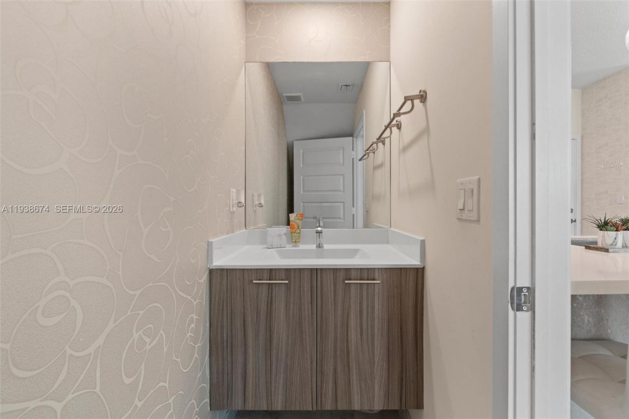 8367 Central Park Blvd, Unit 8367, Doral, FL 33166 Photo