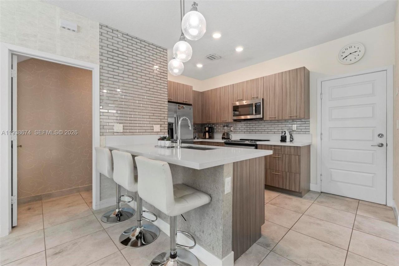 8367 Central Park Blvd, Unit 8367, Doral, FL 33166 Photo