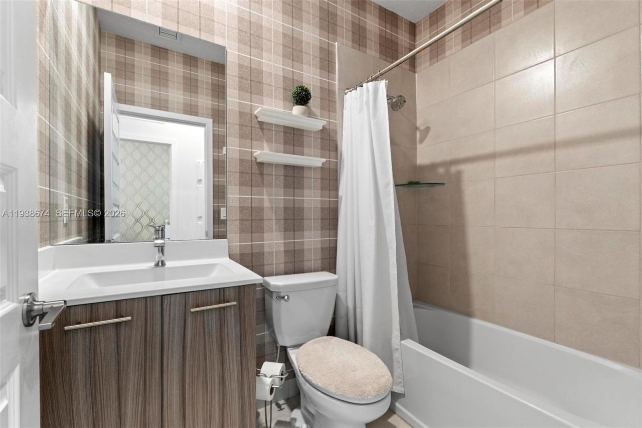 8367 Central Park Blvd, Unit 8367, Doral, FL 33166 Photo