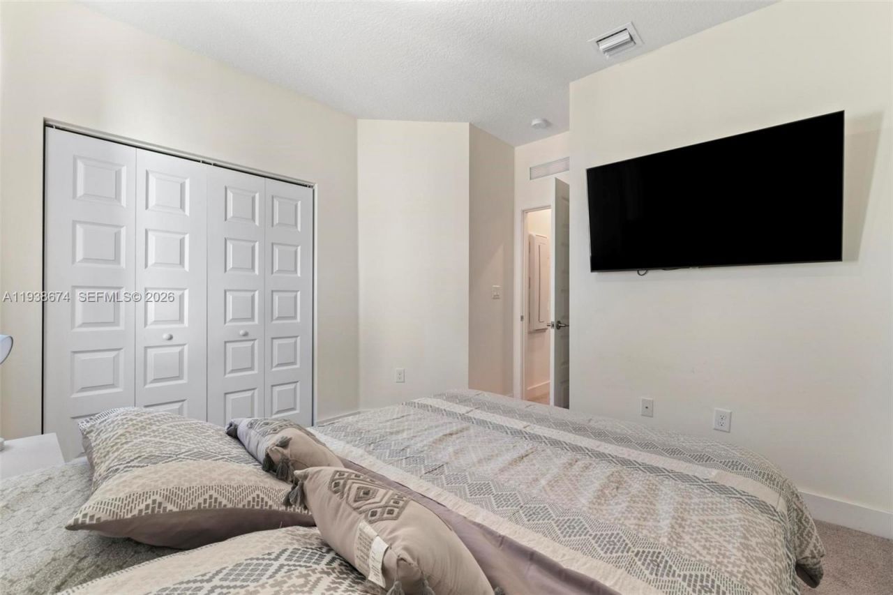 8367 Central Park Blvd, Unit 8367, Doral, FL 33166 Photo