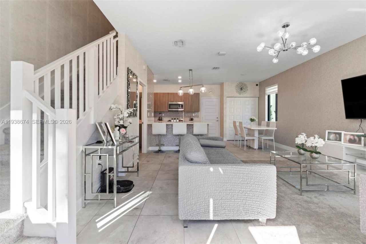 8367 Central Park Blvd, Unit 8367, Doral, FL 33166 Photo