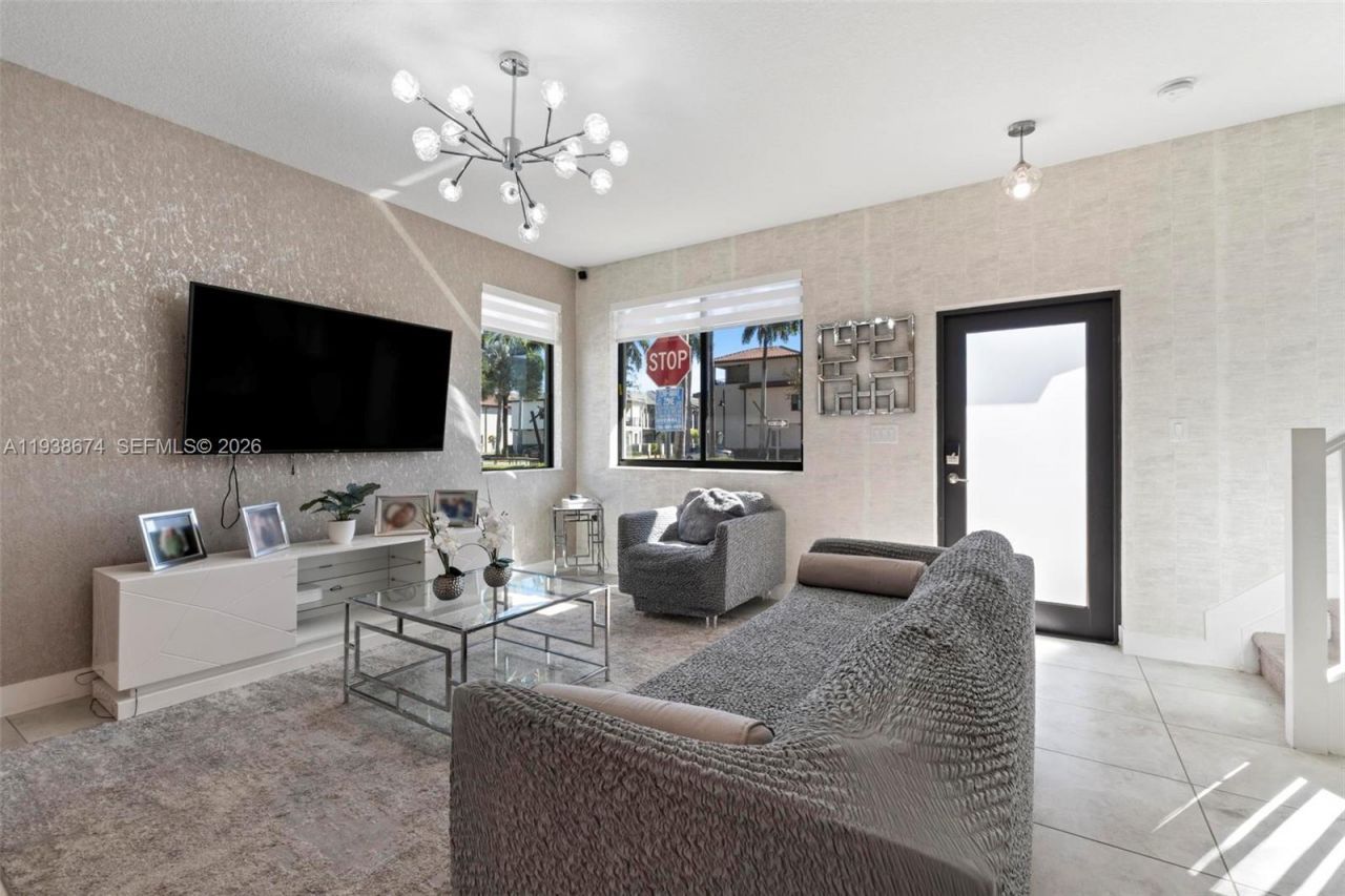 8367 Central Park Blvd, Unit 8367, Doral, FL 33166 Photo