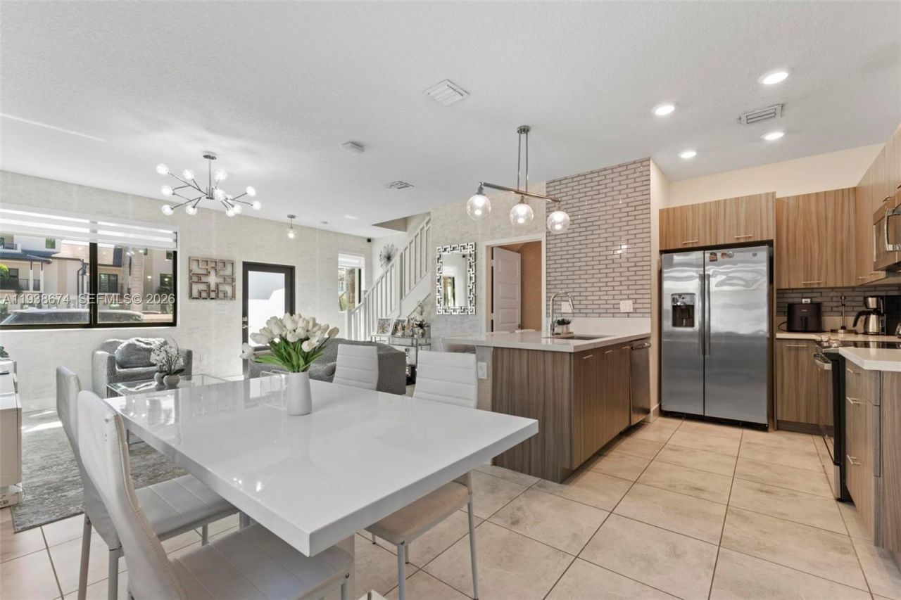 8367 Central Park Blvd, Unit 8367, Doral, FL 33166 Photo