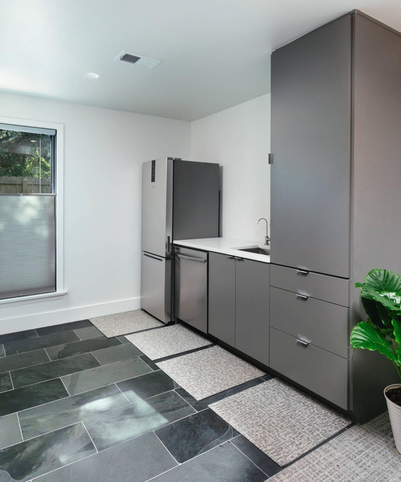 1103 Justice Street Photo 5