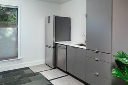 1103 Justice Street photo 4