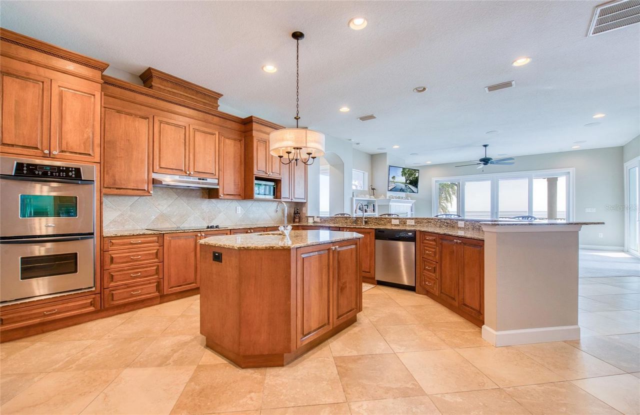 5918 Bahama Shores Drive S, Saint Petersburg, FL 33705 Photo