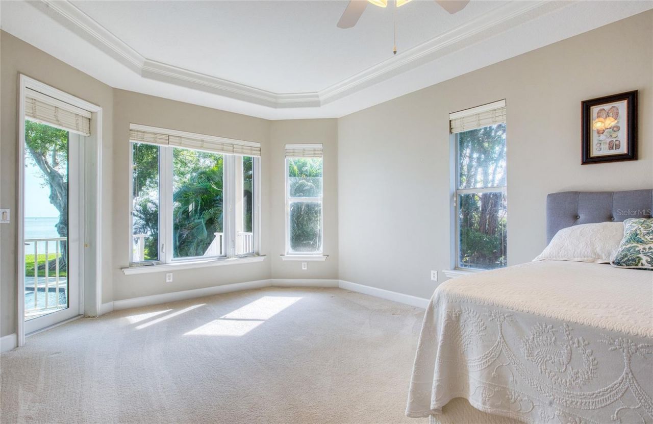 5918 Bahama Shores Drive S, Saint Petersburg, FL 33705 Photo