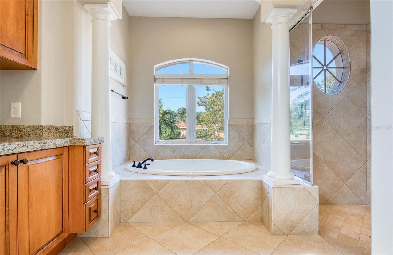 5918 Bahama Shores Drive S, Saint Petersburg, FL 33705 Photo