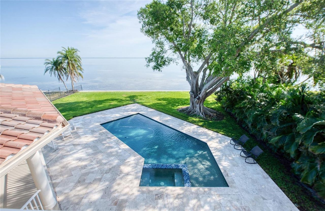 5918 Bahama Shores Drive S, Saint Petersburg, FL 33705 Photo