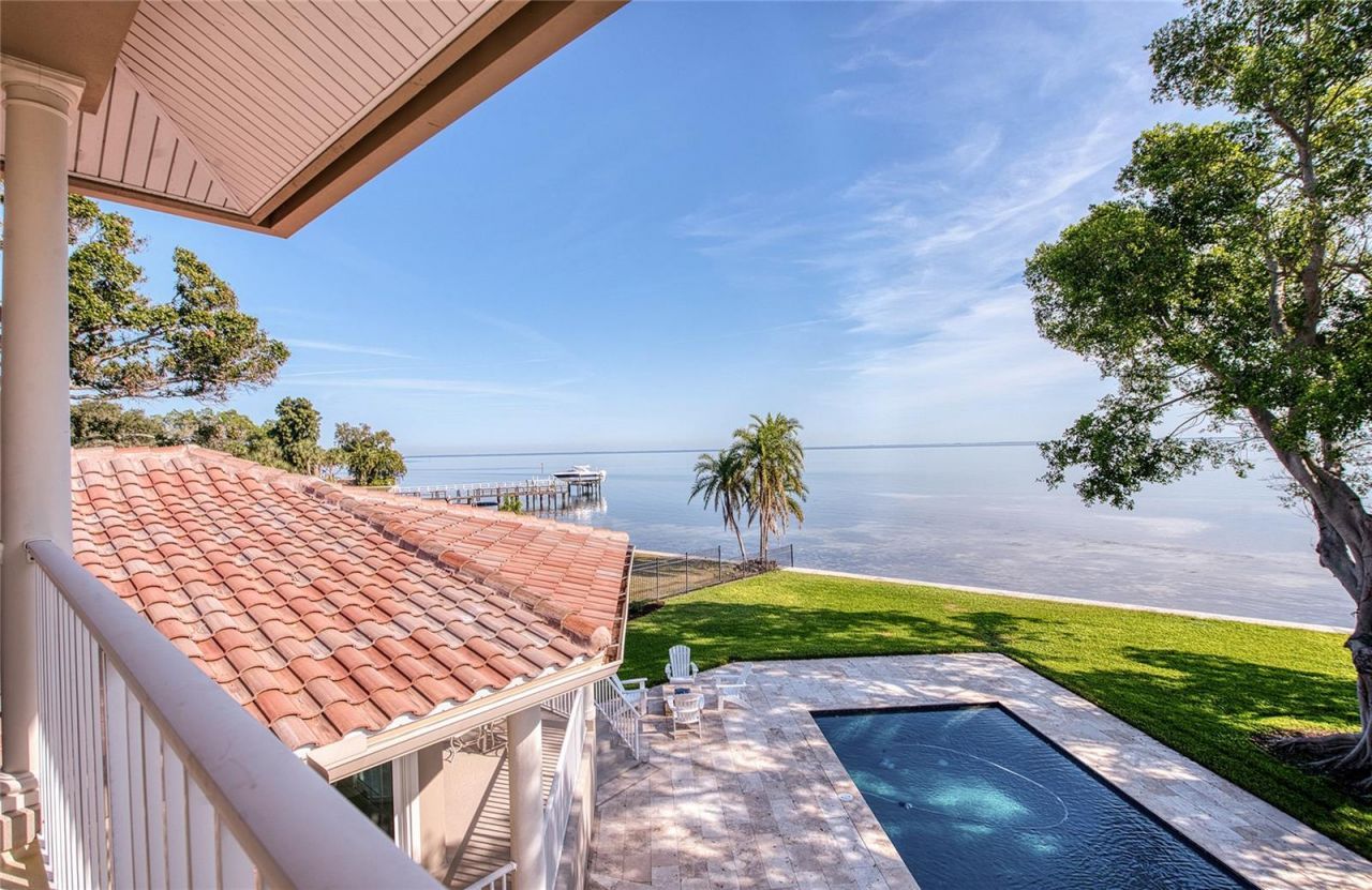 5918 Bahama Shores Drive S, Saint Petersburg, FL 33705 Photo