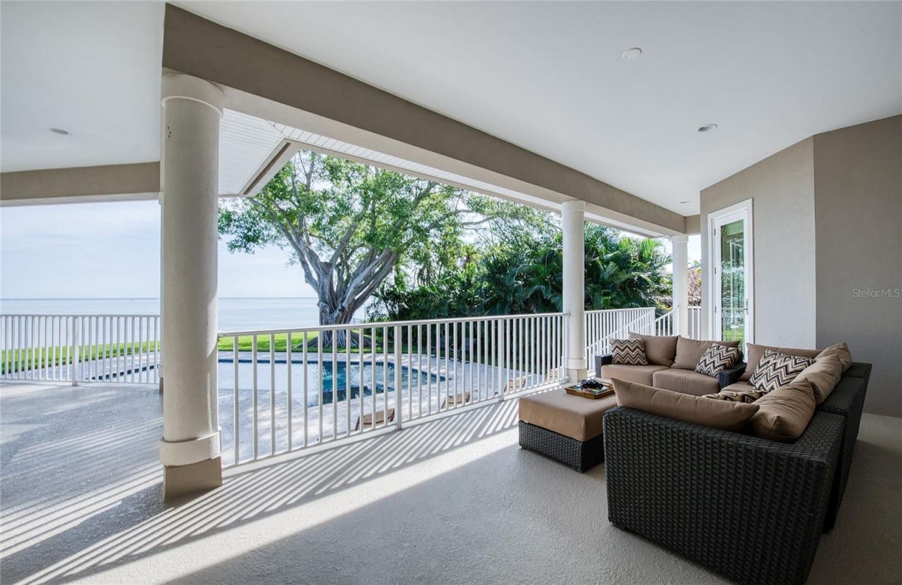 5918 Bahama Shores Drive S, Saint Petersburg, FL 33705 Photo