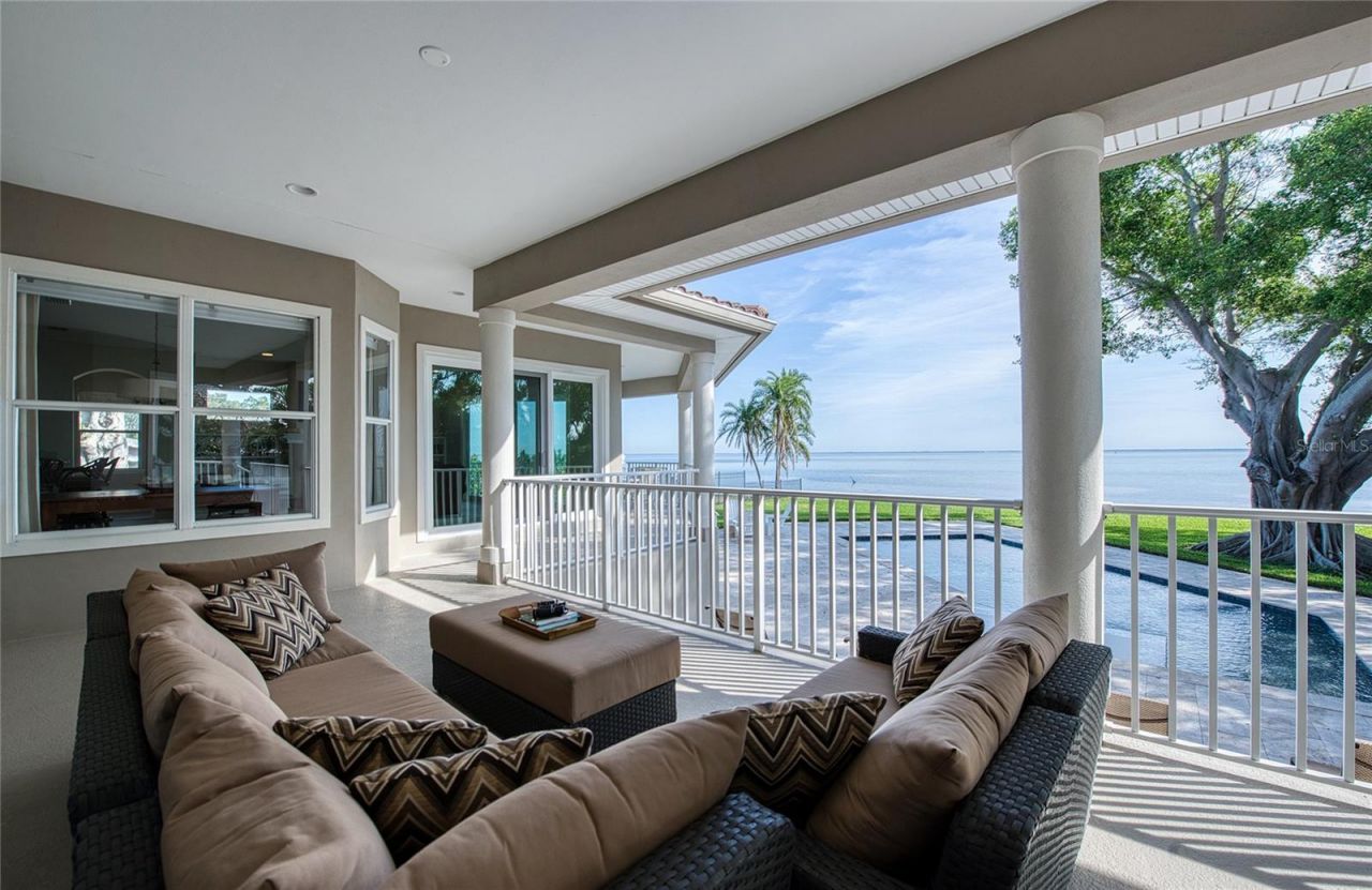 5918 Bahama Shores Drive S, Saint Petersburg, FL 33705 Photo