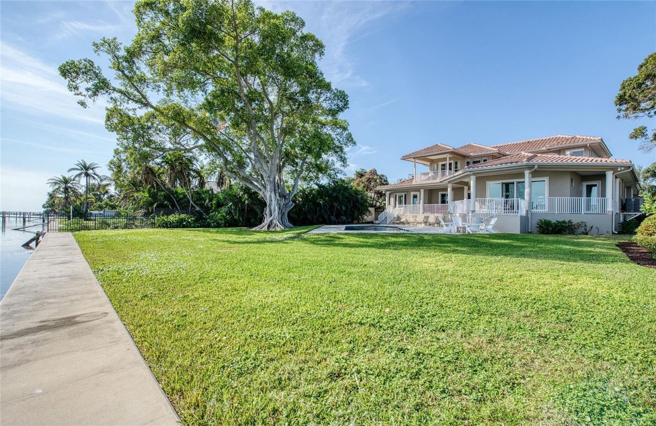 5918 Bahama Shores Drive S, Saint Petersburg, FL 33705 Photo