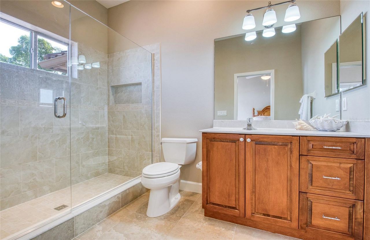 5918 Bahama Shores Drive S, Saint Petersburg, FL 33705 Photo