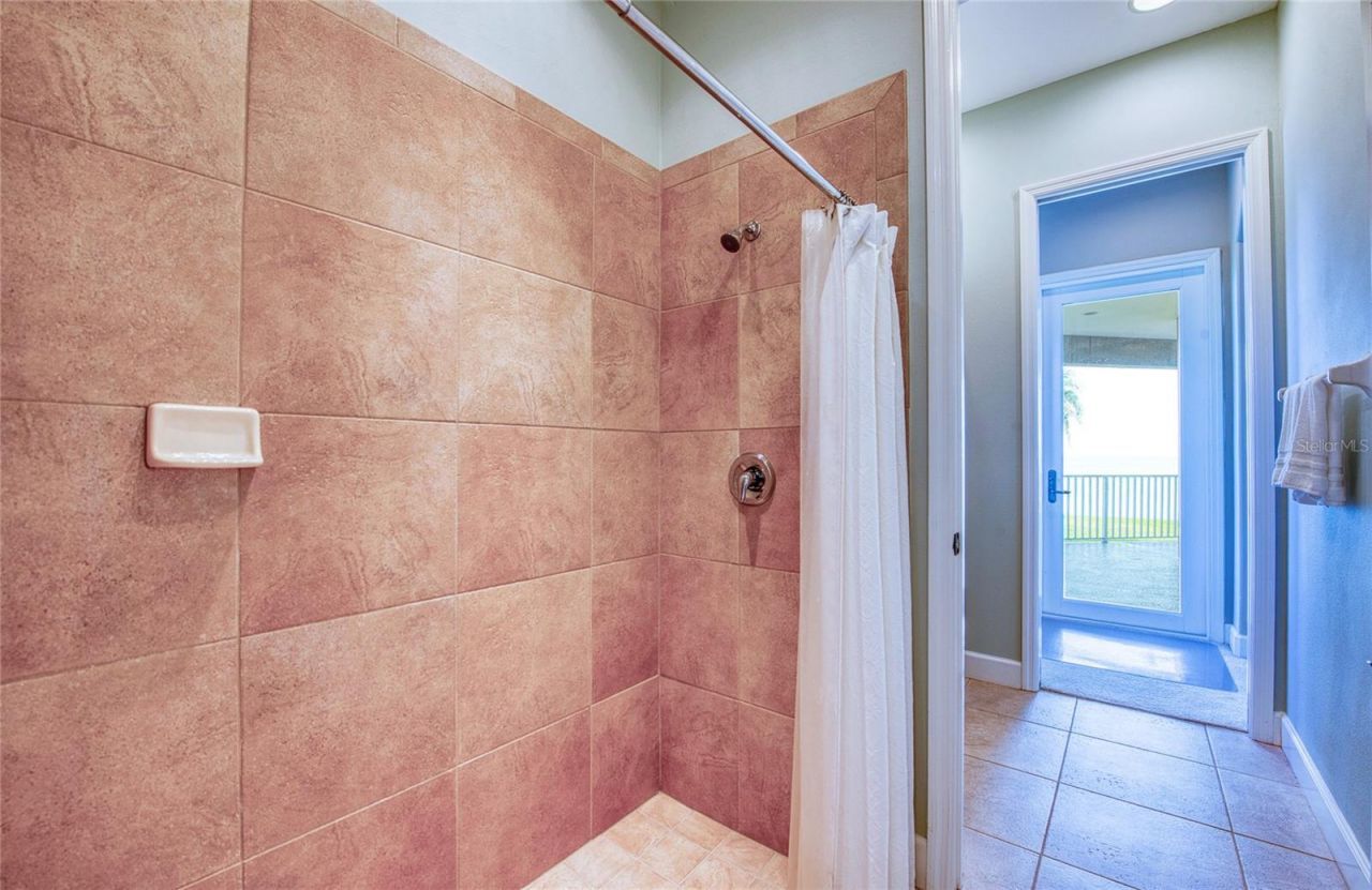 5918 Bahama Shores Drive S, Saint Petersburg, FL 33705 Photo