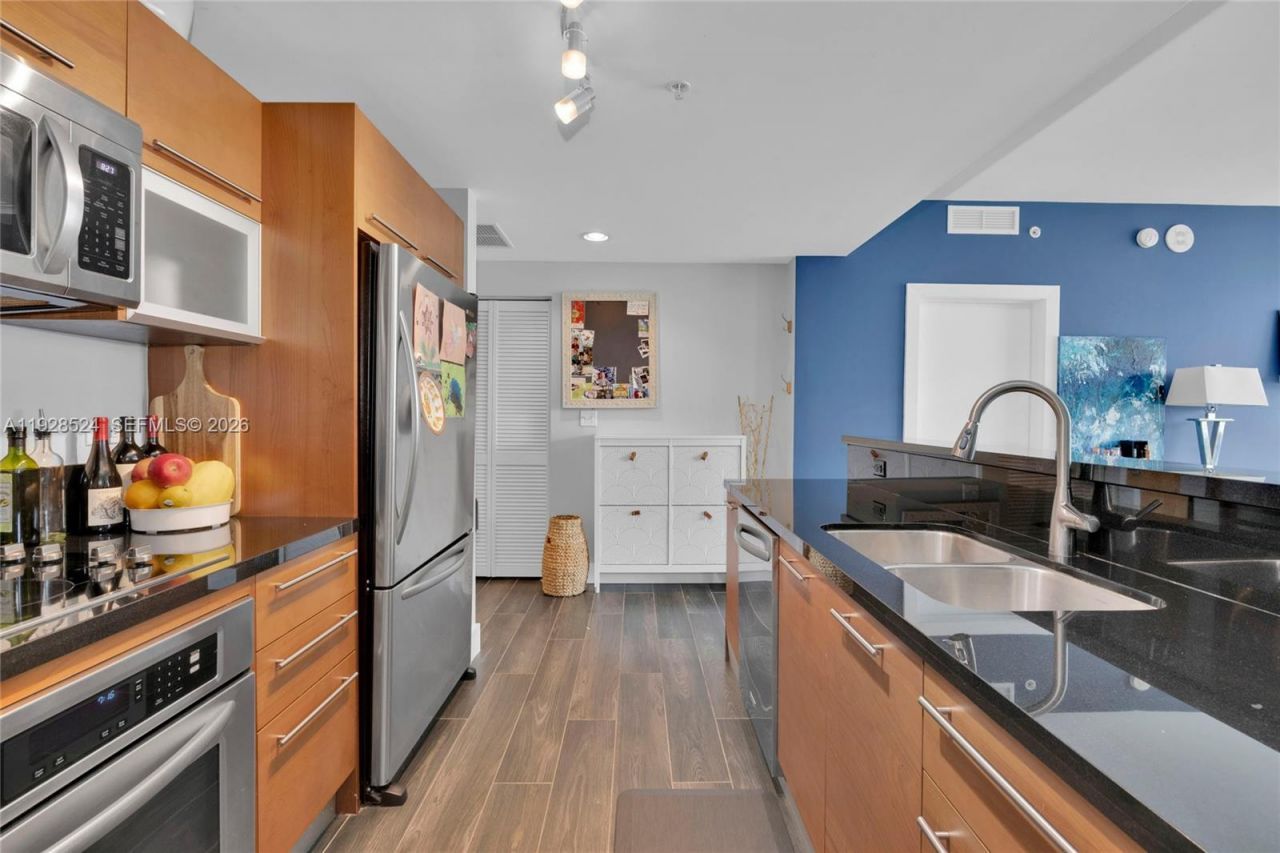 253 NE 2nd St , Unit 1710, Miami, FL 33132 Photo