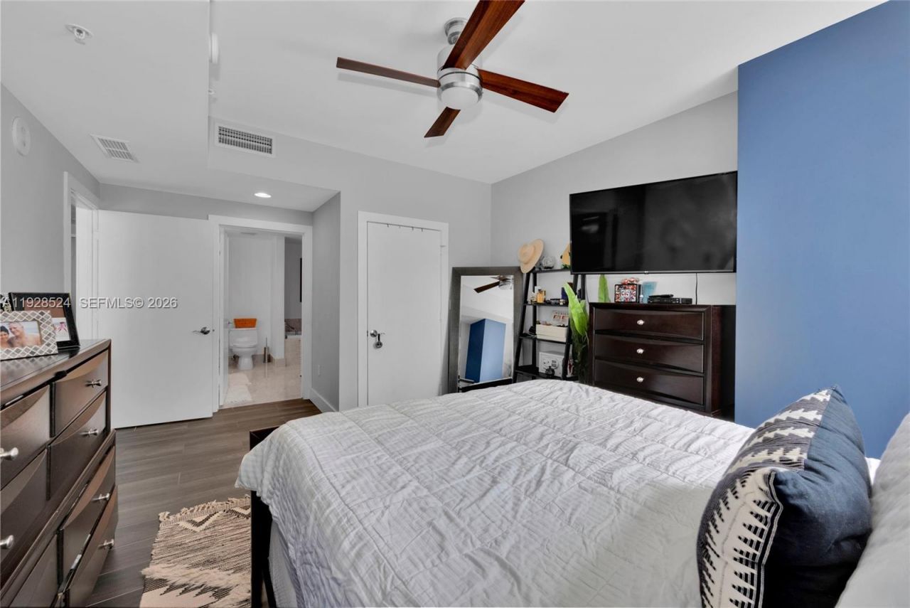 253 NE 2nd St , Unit 1710, Miami, FL 33132 Photo