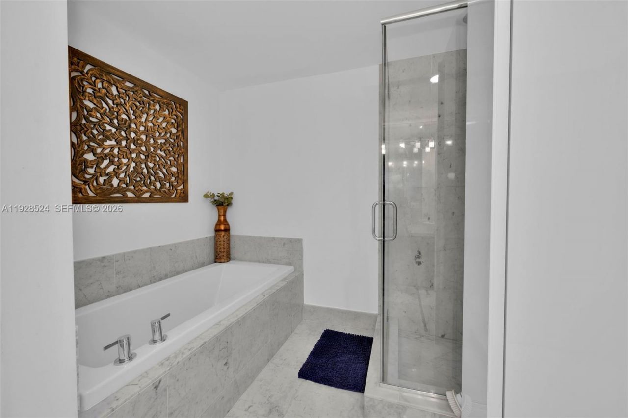 253 NE 2nd St , Unit 1710, Miami, FL 33132 Photo