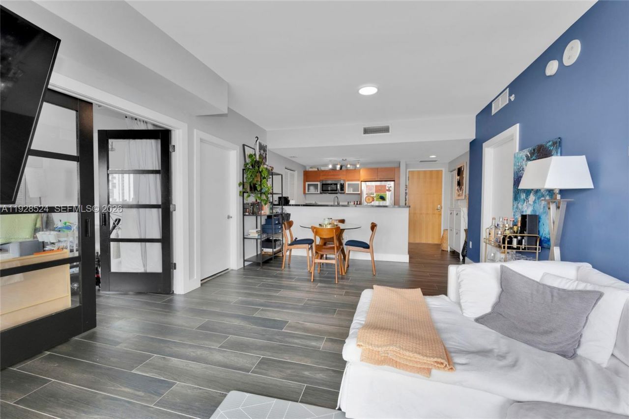 253 NE 2nd St , Unit 1710, Miami, FL 33132 Photo