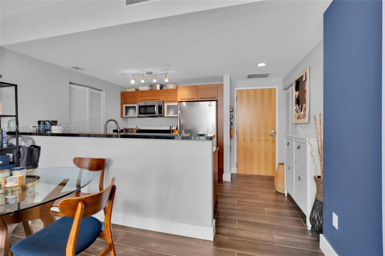 253 NE 2nd St , Unit 1710, Miami, FL 33132 Photo
